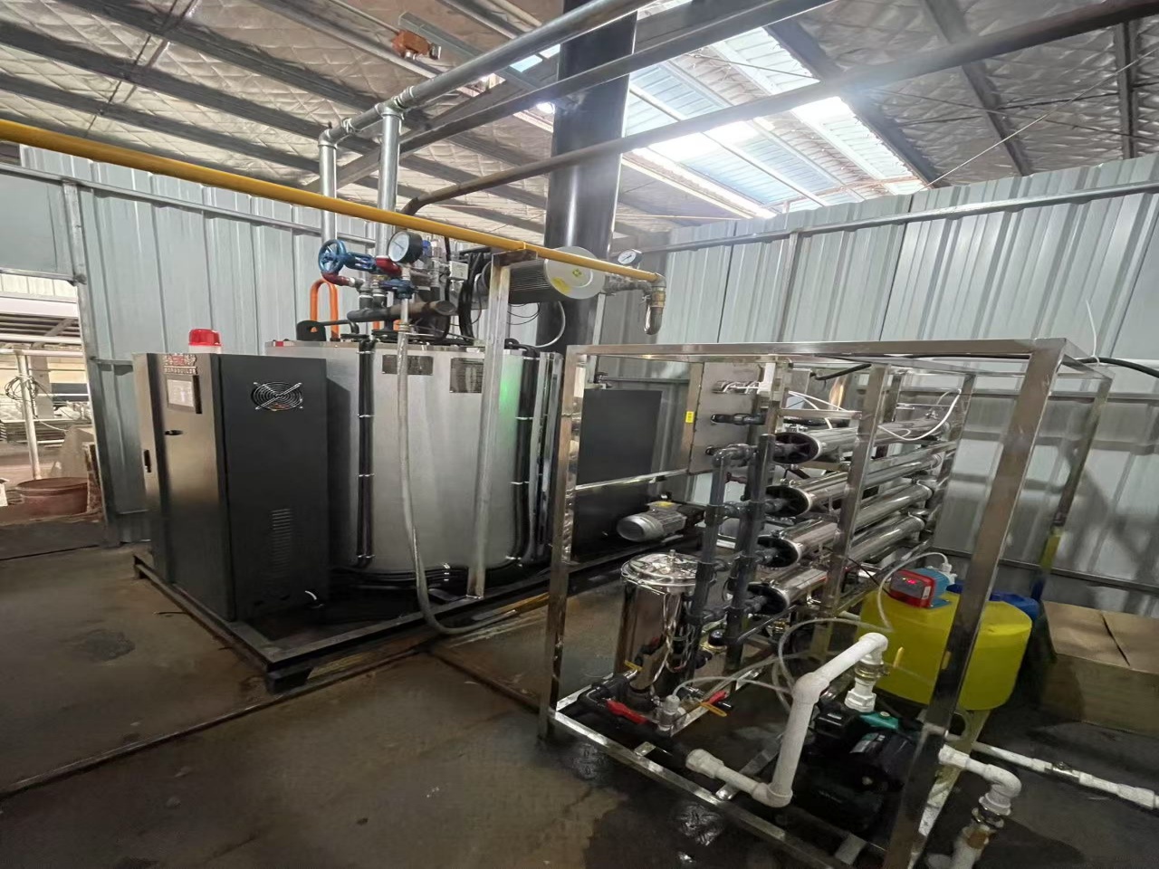 王市印染廠安裝工地實景，配套1噸超低氮排放、免報檢蒸汽發生器。